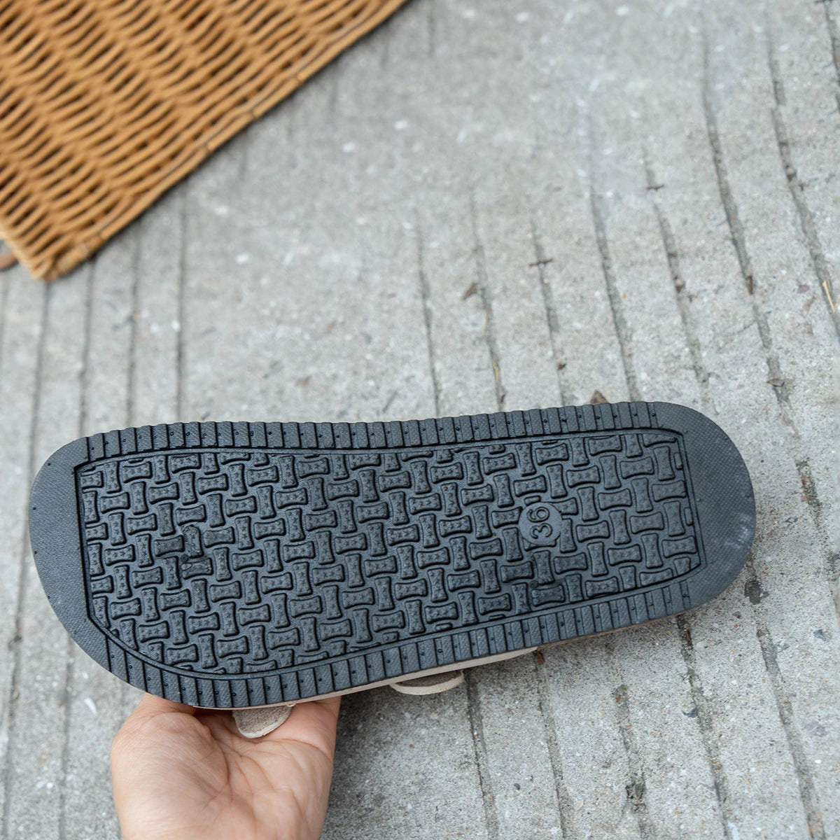 Women's Slippers Are Fashionable, Versatile, Casual and Comfortable, Thick-Soled Wear-Resistant Slippers for Home and Outings